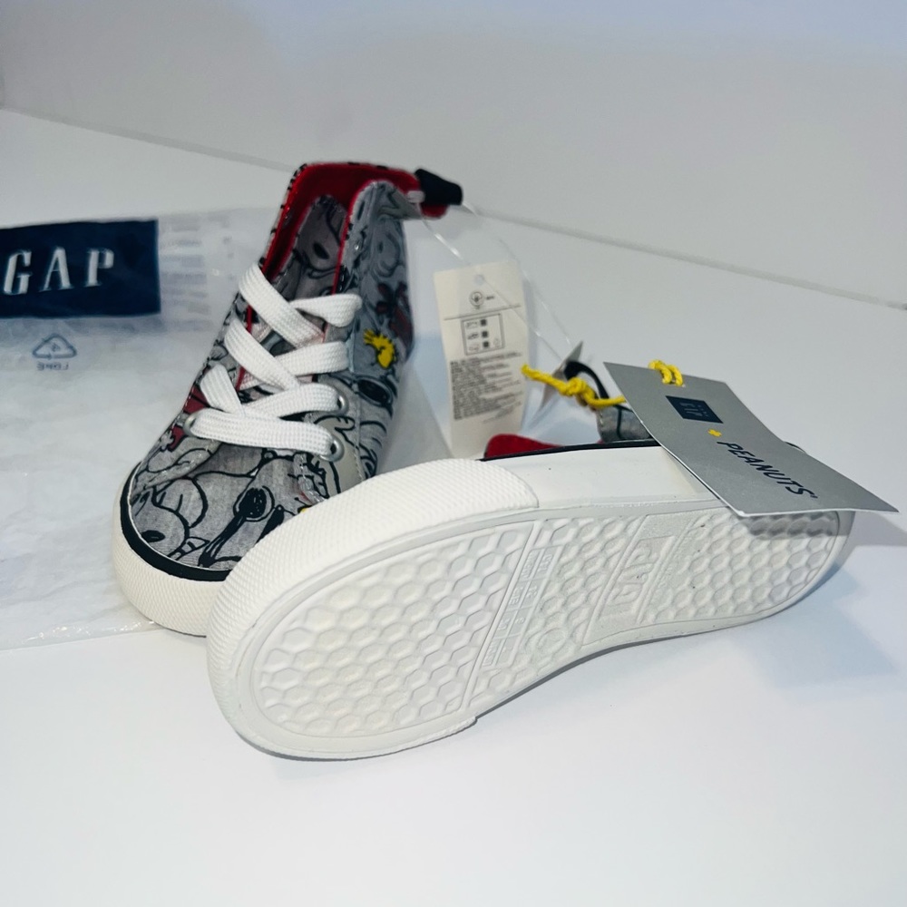 Baby Gap Snoopy Sneakers (NWT) size 7 - Picture 3 of 3